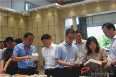 寶豐縣縣委書記、縣長(zhǎng)許紅兵率考察團(tuán)蒞臨寶潤(rùn)達(dá)參觀調(diào)研